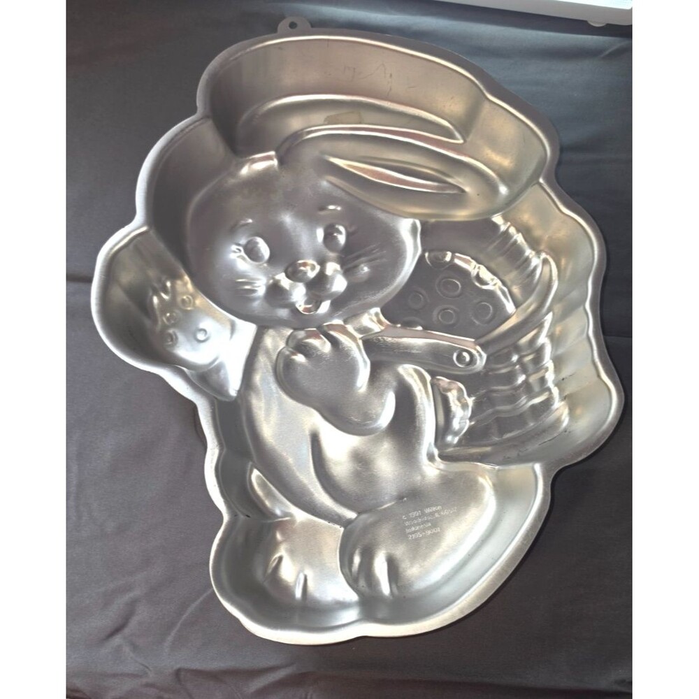 Wilton Easter Bunny 1991 Vintage Aluminum Cake Pan #2105-9001